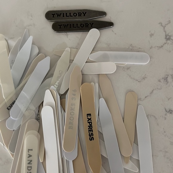 Men’s Collar Stays Large Assortment - Picture 2 of 3